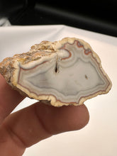 Load image into Gallery viewer, Kentucky Agate white/grey/pink polished half
